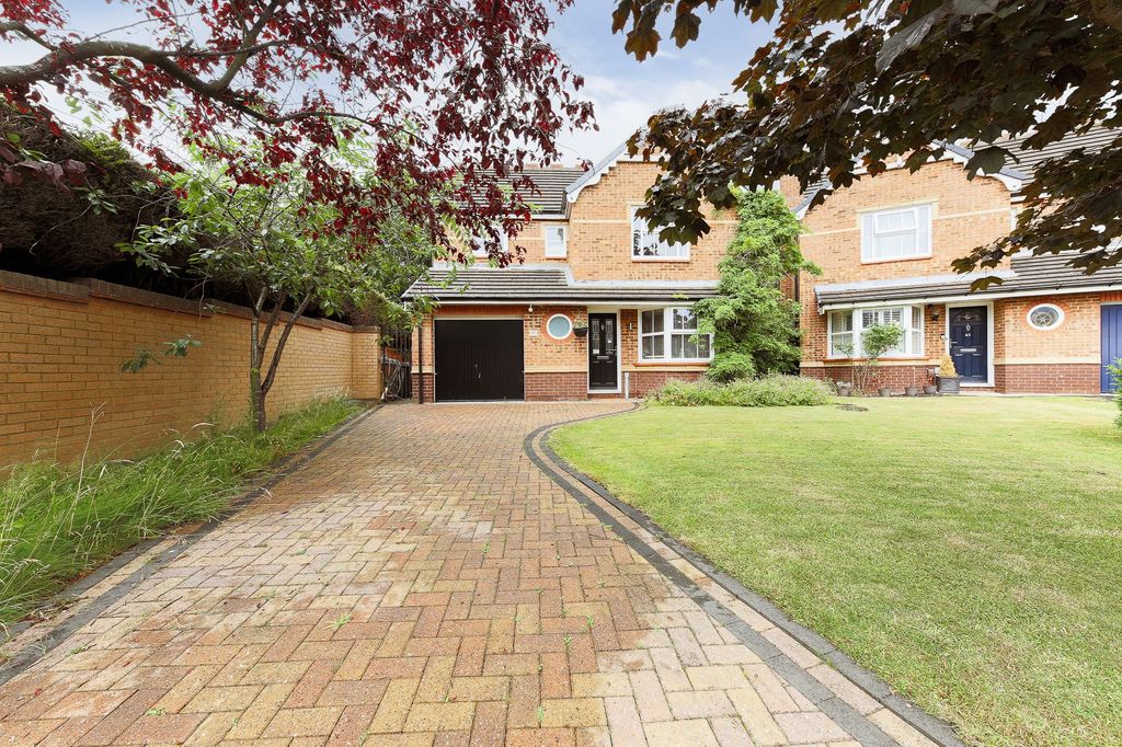 Property photo 1 of 21 External