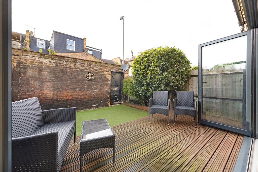 Property photo 2 of 8