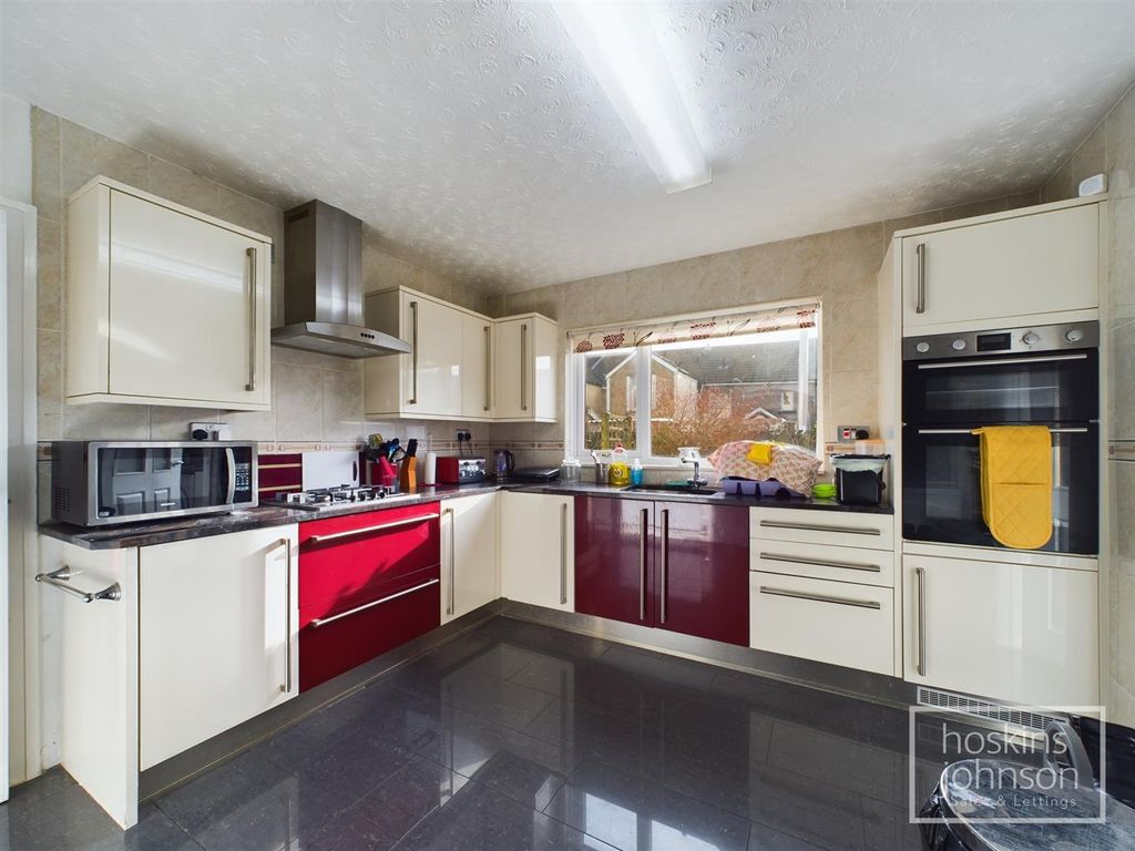 Property photo 3 of 23 Kitchen/Breakfast Room