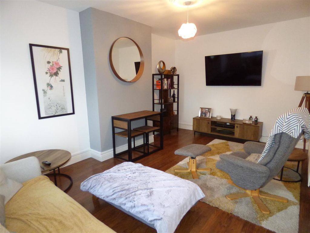 Property photo 3 of 16 176 Wilsthorpe Road Lounge.Jpg