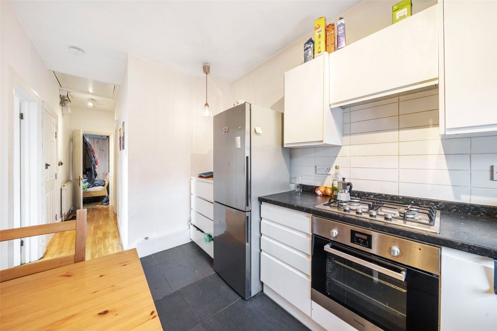 Property photo 3 of 10 Kitchen