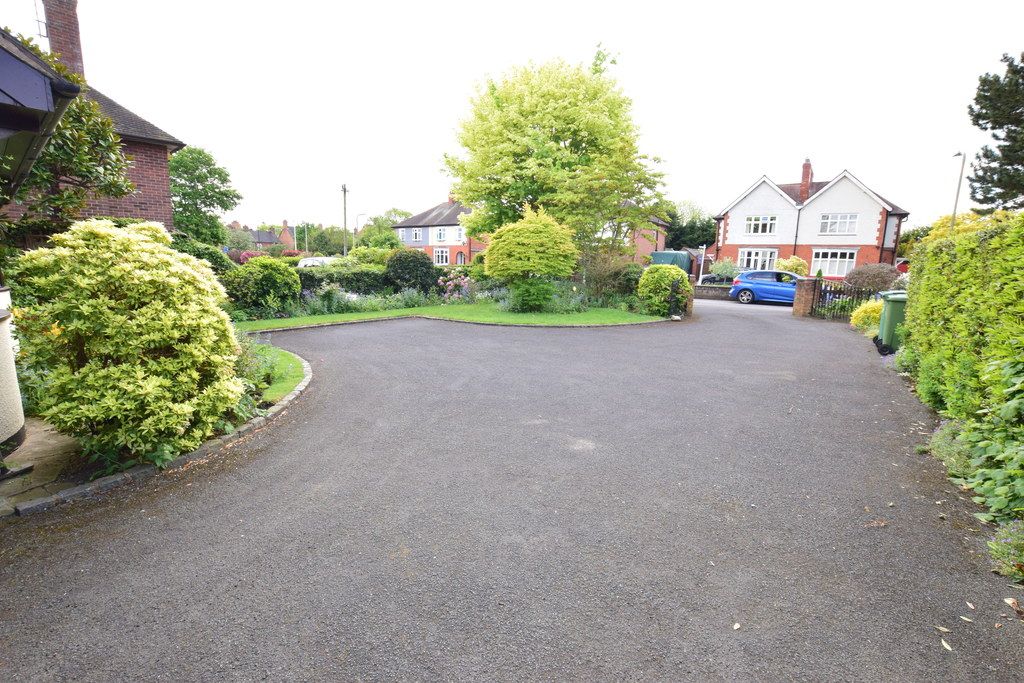 Property photo 2 of 35 Front Garden