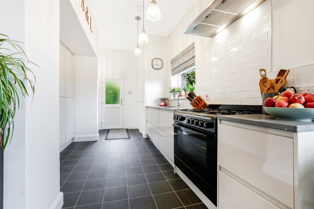Property photo 3 of 19 Kitchen