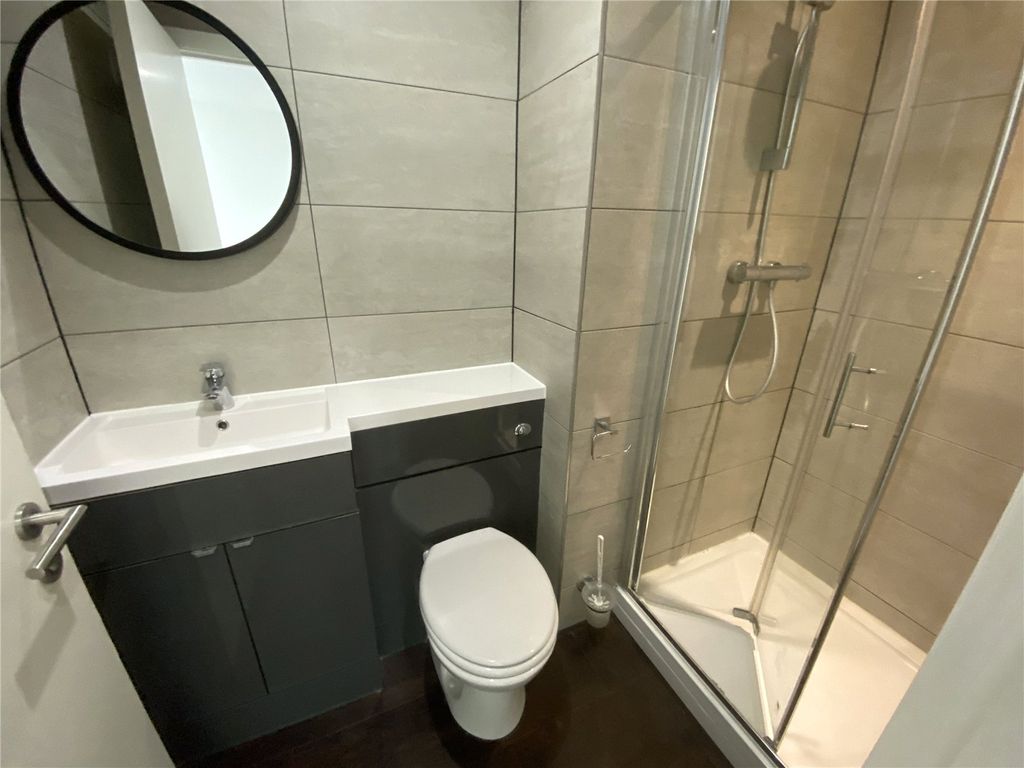 Property photo 3 of 10 Bathroom