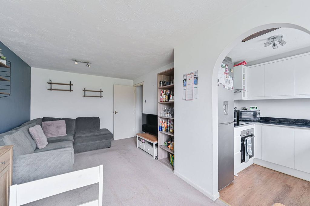 Property photo 3 of 8