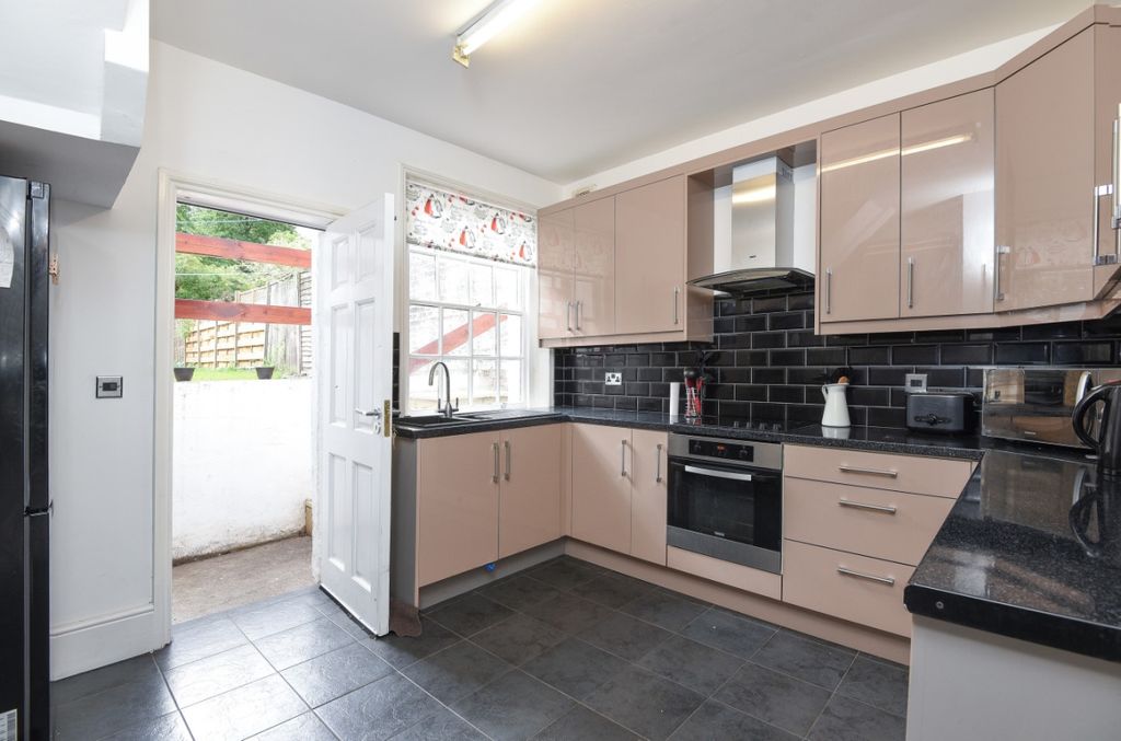 Property photo 2 of 8 195174 (2)