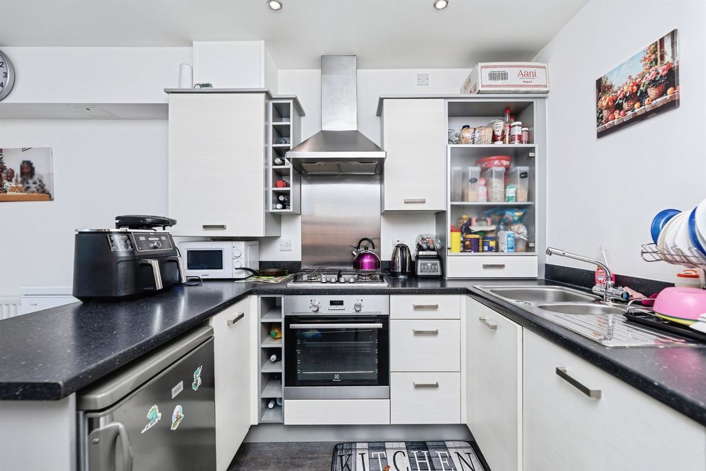 Property photo 2 of 17