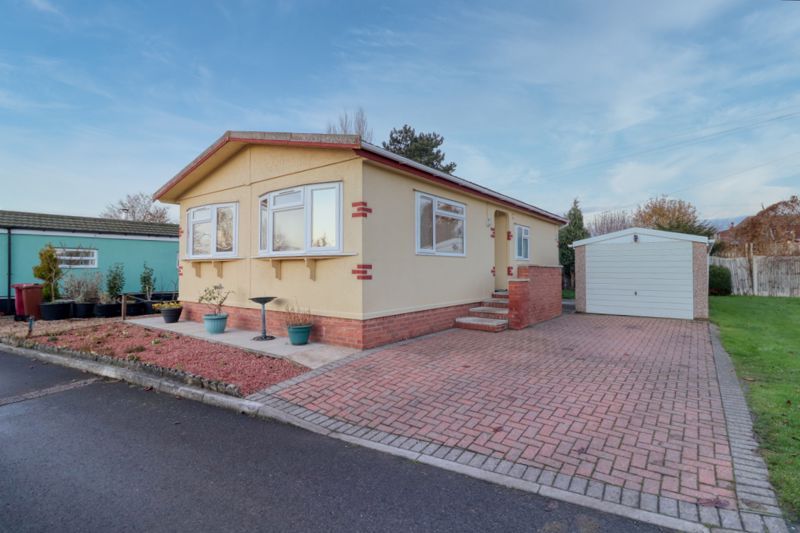 Property photo 1 of 12 Frontal