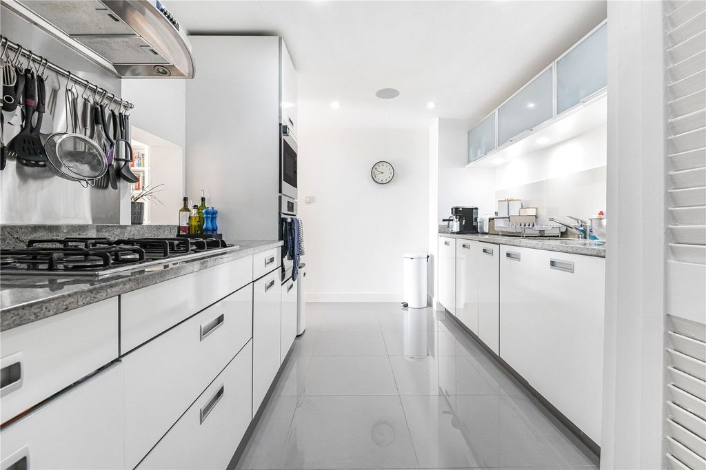 Property photo 2 of 20 Kitchen