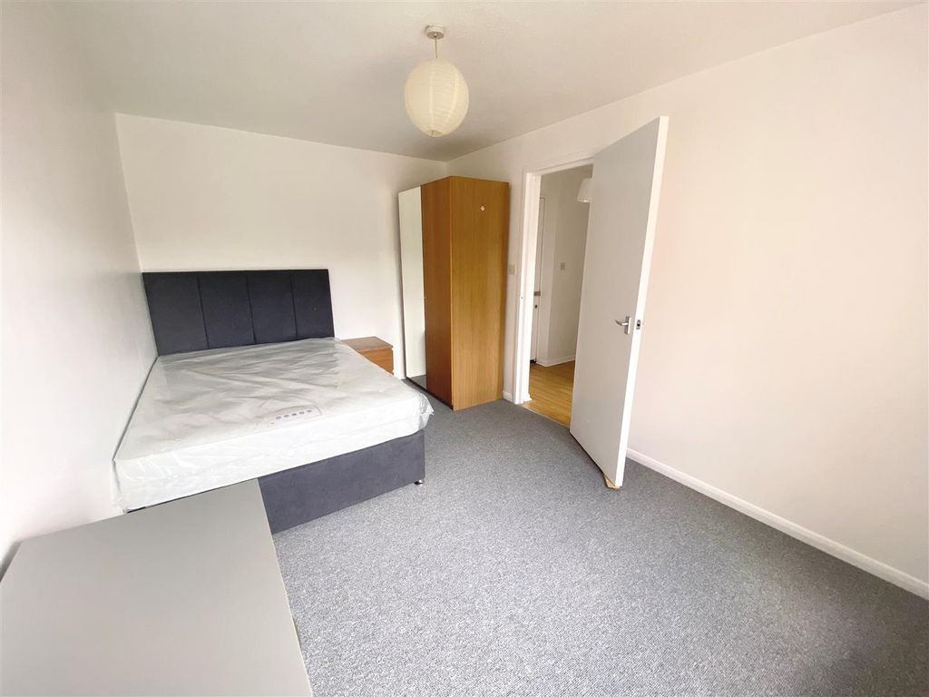 Property photo 2 of 10 Bedroom 1 Pic 2.Jpg