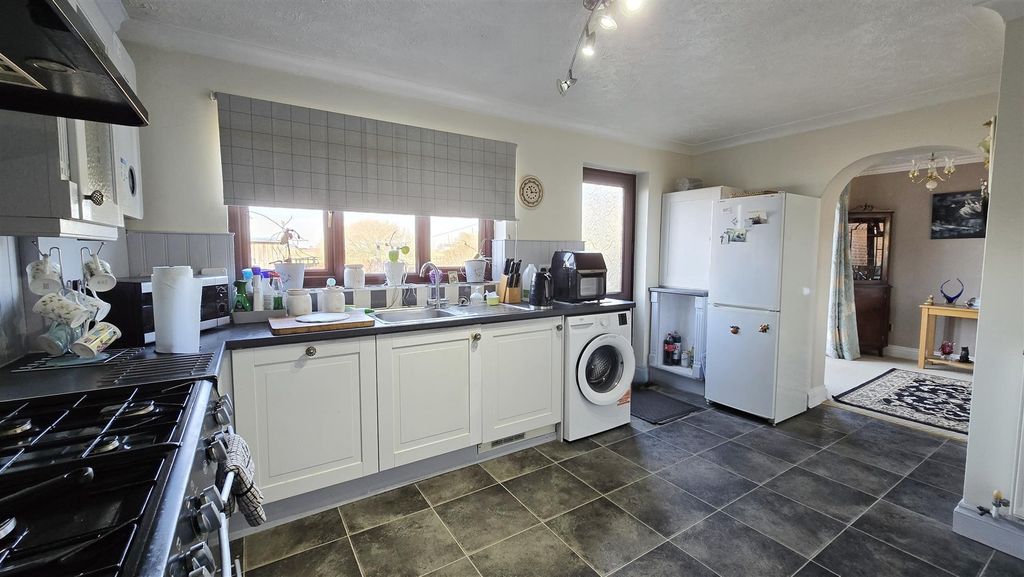 Property photo 3 of 16 Kitchen