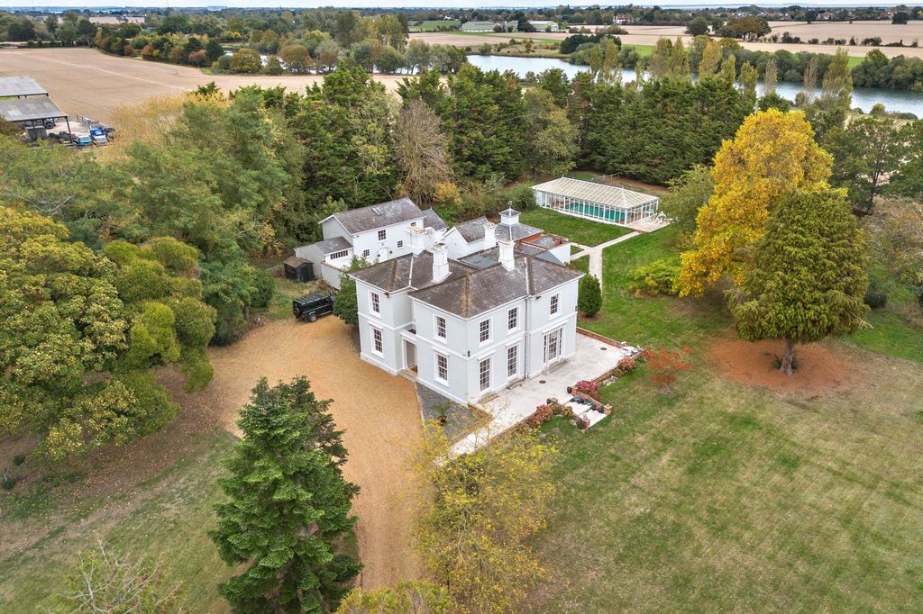 Property photo 1 of 68