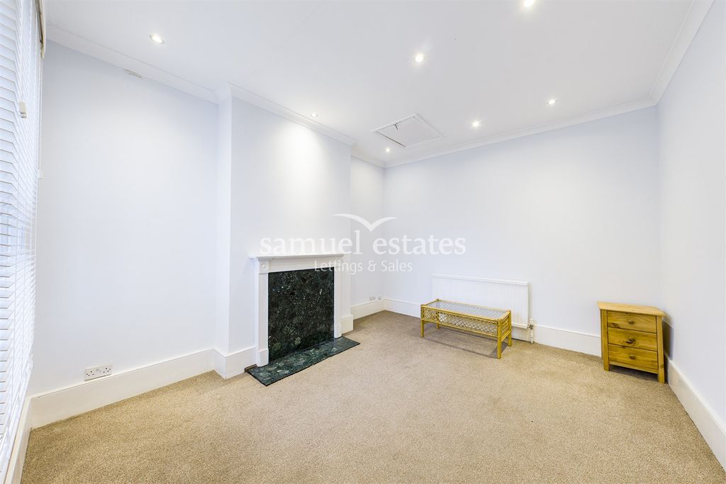 Property photo 1 of 10 Living Room