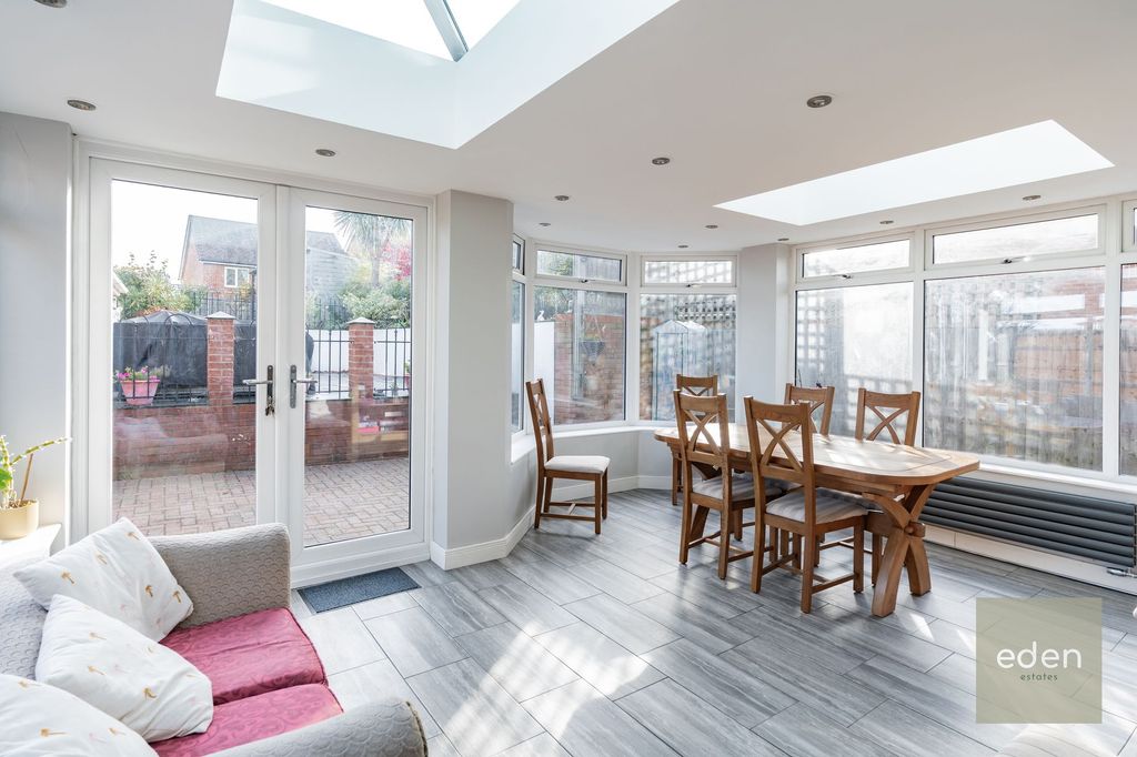 Property photo 3 of 28