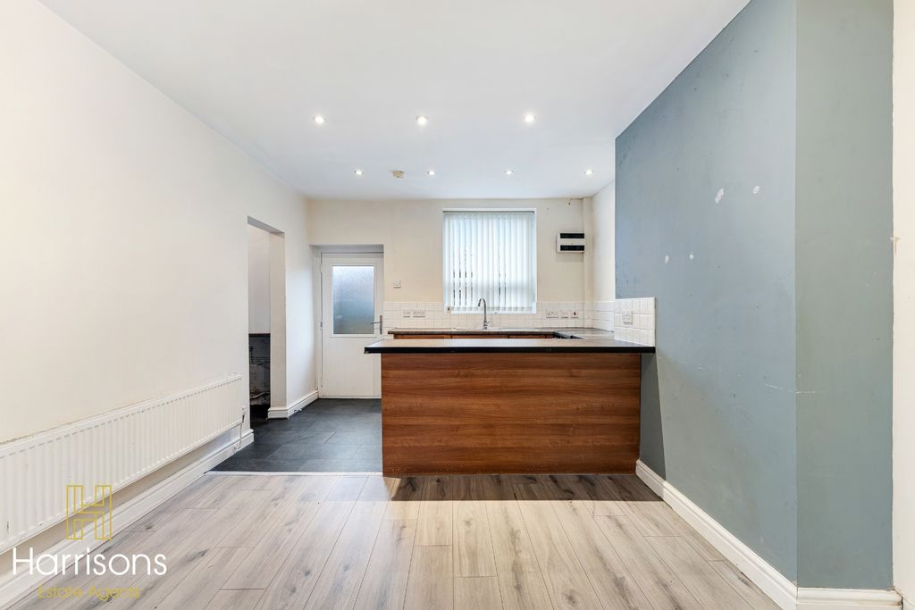 Property photo 3 of 30 4598353