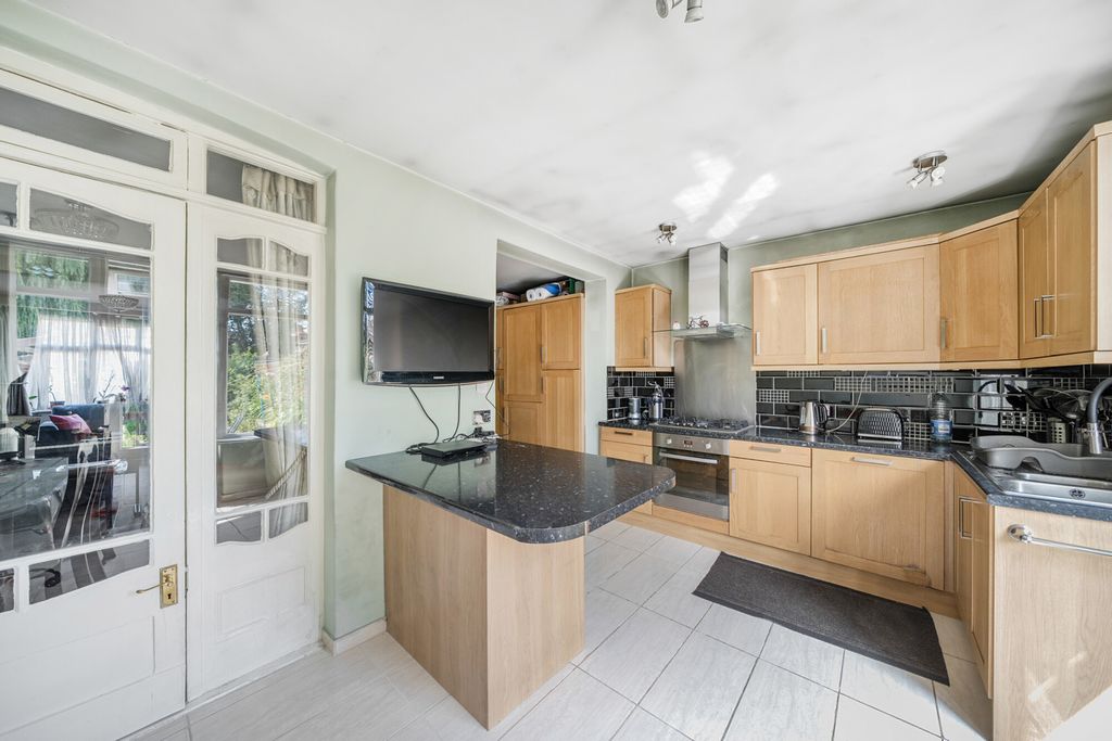 Property photo 2 of 16 1326036-3-6880Bf9...