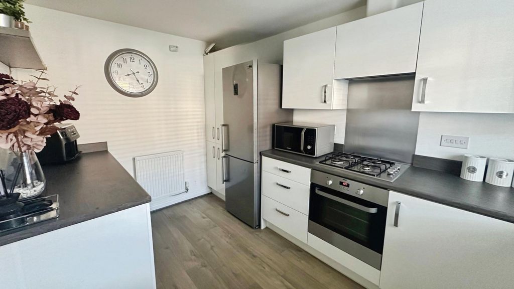 Property photo 3 of 12 Kitchen