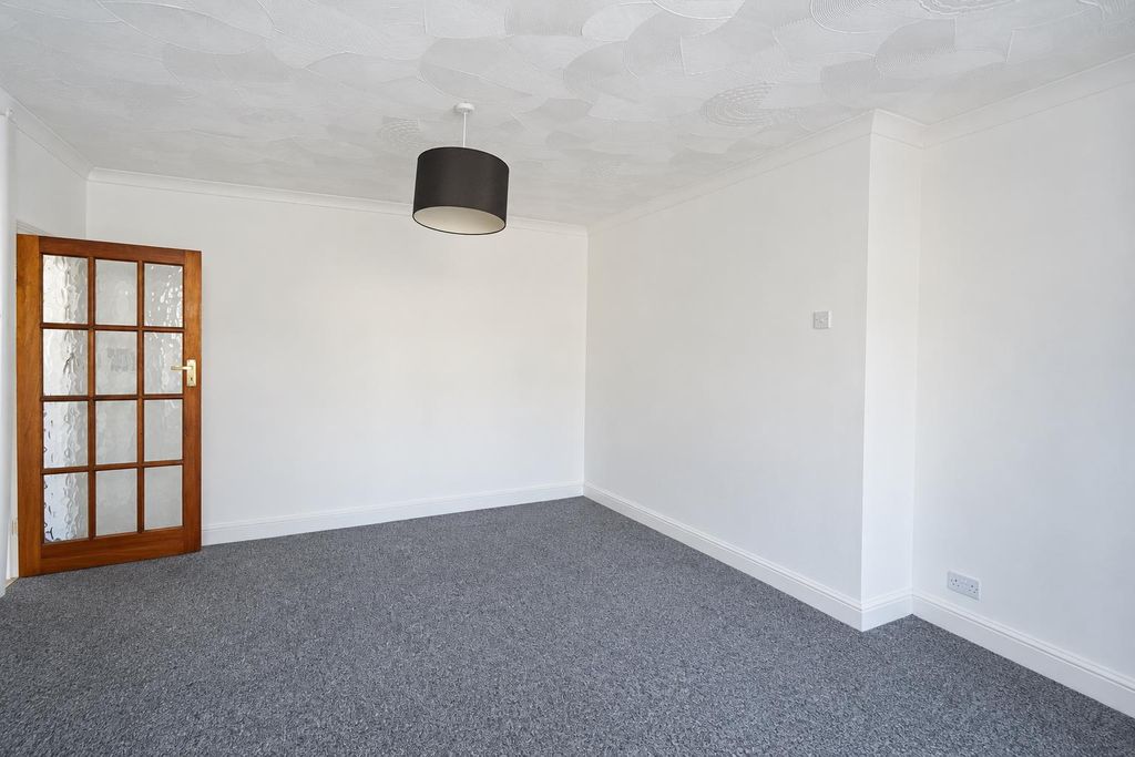 Property photo 3 of 11 Lounge 17.Png