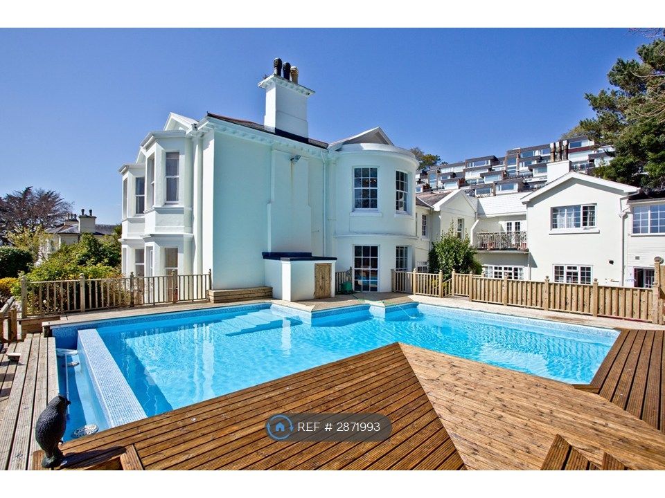 Property photo 3 of 21 6 Bedroom Villas With Swimming Pool