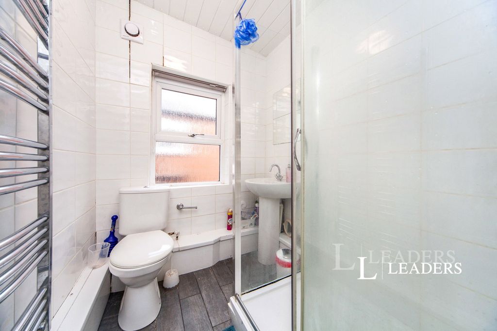 Property photo 3 of 5 Bathroom