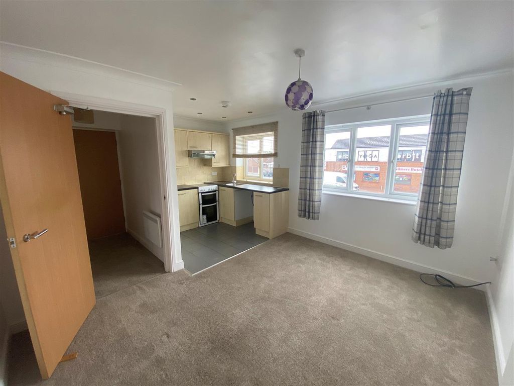 Property photo 3 of 7 Kitchen/Lounge