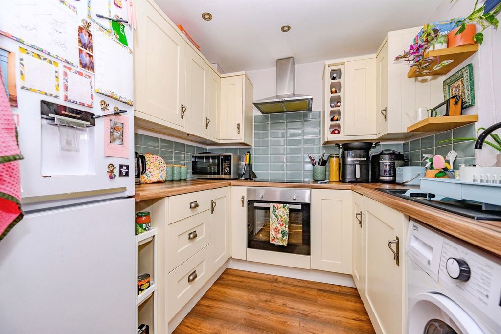 Property photo 2 of 14