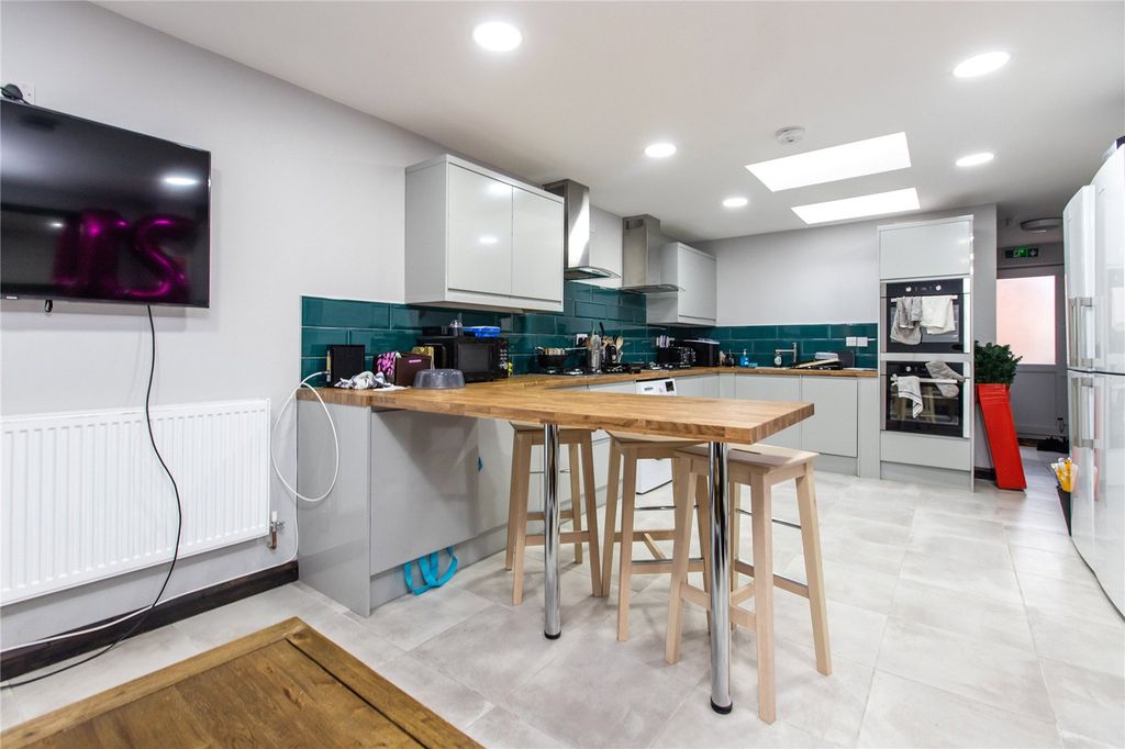 Property photo 3 of 24 Picture No. 06