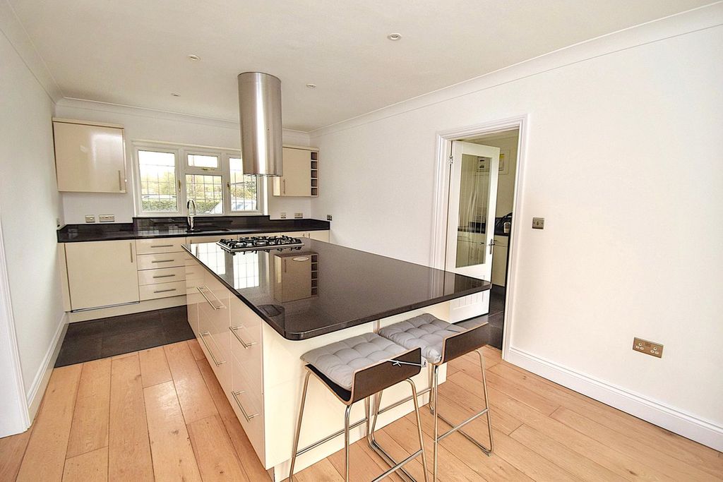 Property photo 2 of 24