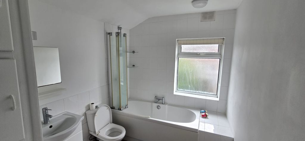 Property photo 2 of 11 Photo 1