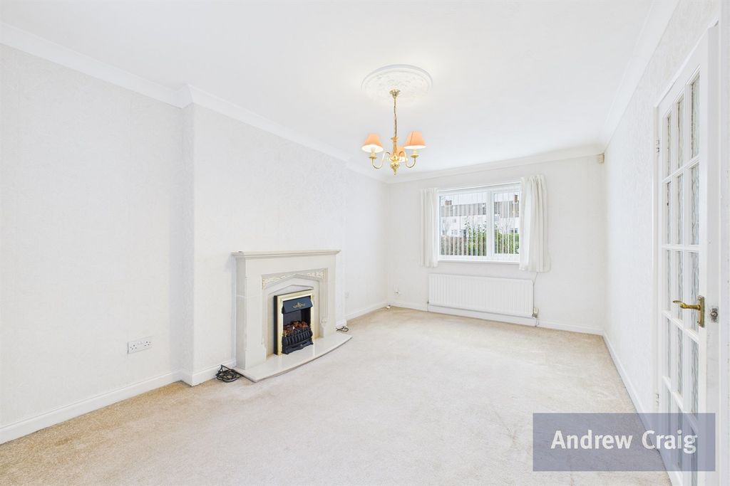 Property photo 2 of 16 Lounge