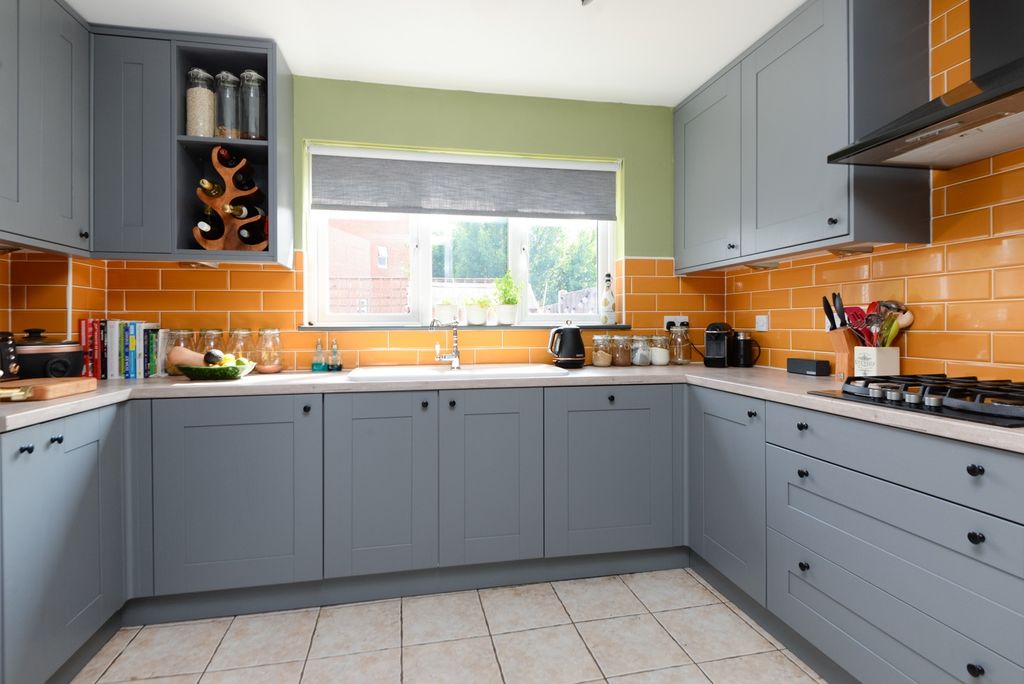 Property photo 2 of 17 4884419