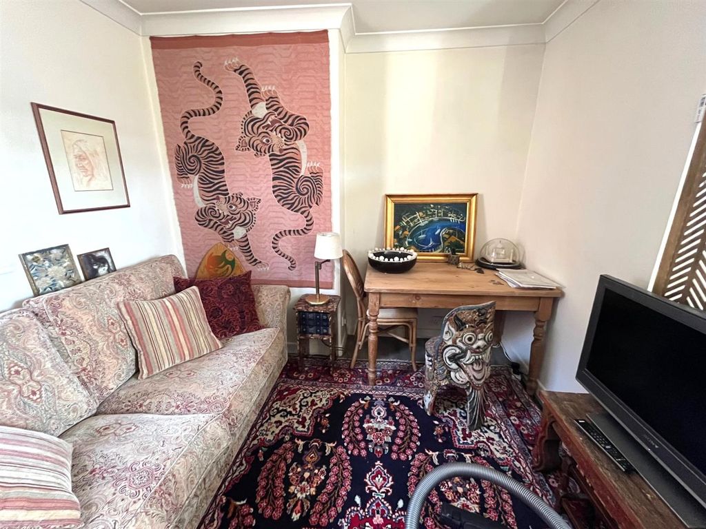 Property photo 3 of 5 4219 Living.Jpg
