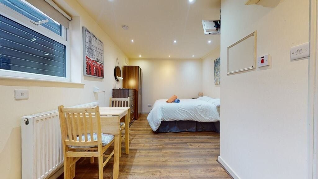 Property photo 1 of 5