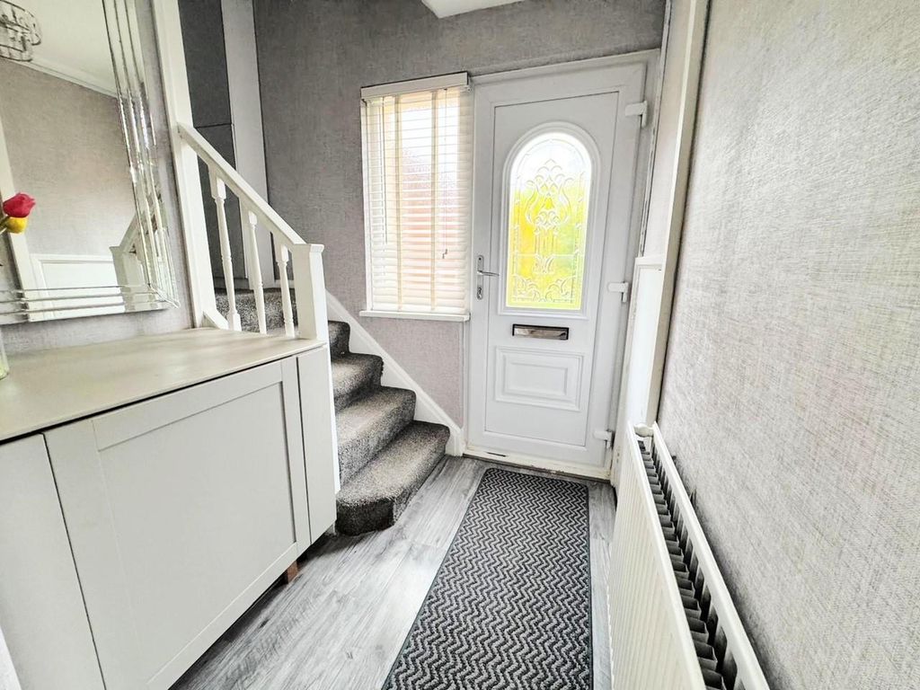 Property photo 2 of 12 Entrance Hall