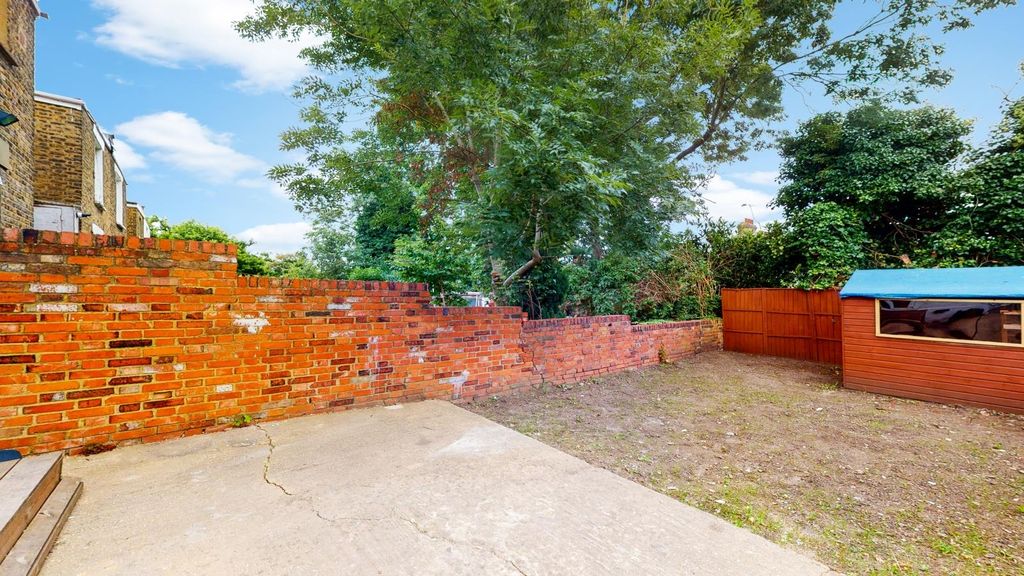 Property photo 2 of 18 Private South Facing Rear Garden