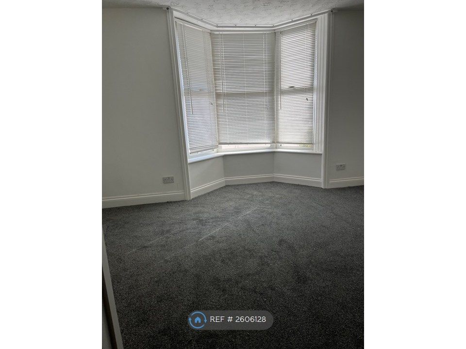 Property photo 1 of 12 Lounge