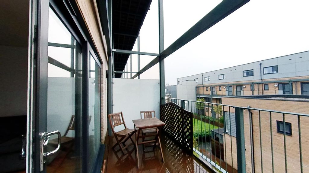 Property photo 1 of 12 Flamsteed-Close-10312022_101540.Jpg