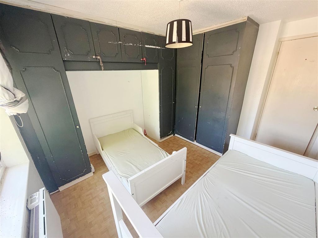 Property photo 3 of 12 B 1