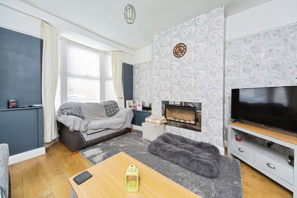 Property photo 2 of 10 Pbox-Img.Jpg