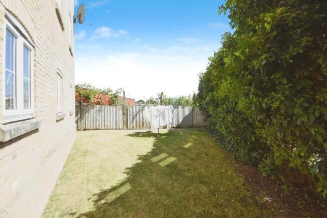 Property photo 3 of 11 Garden