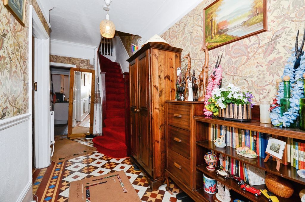 Property photo 3 of 19 Hallway