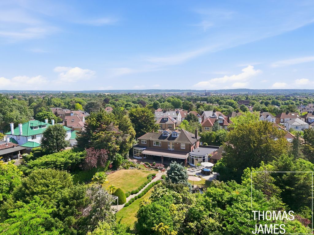 Property photo 2 of 39