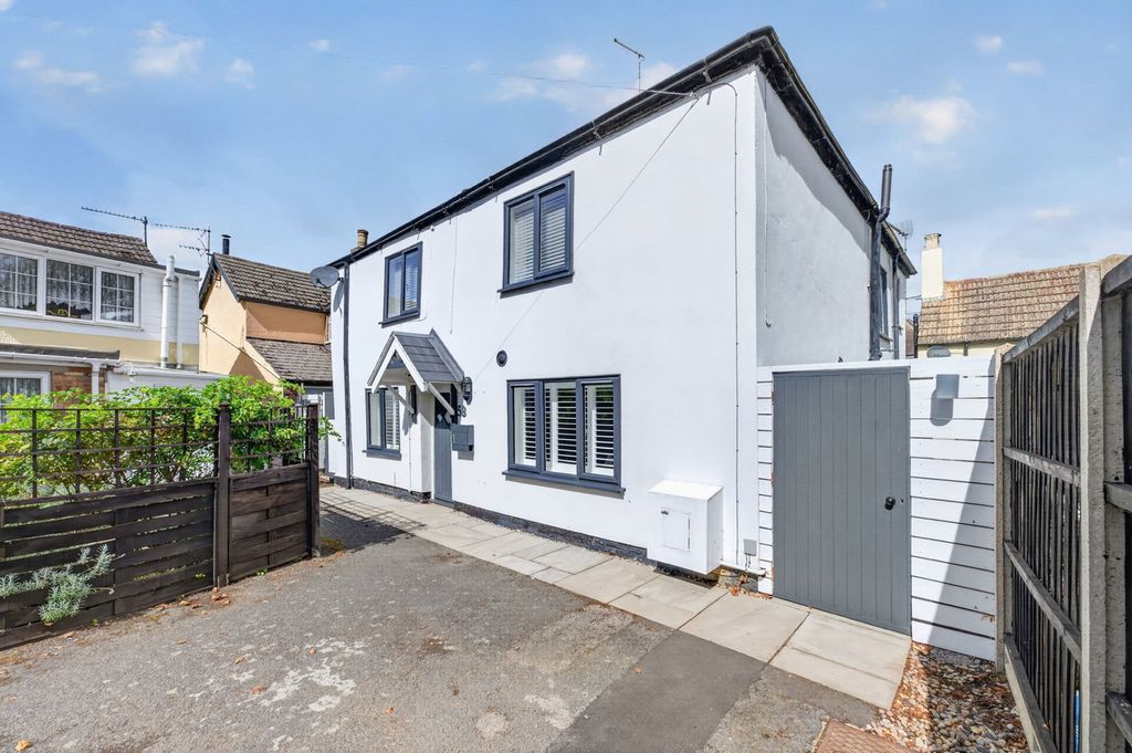 Property photo 1 of 52
