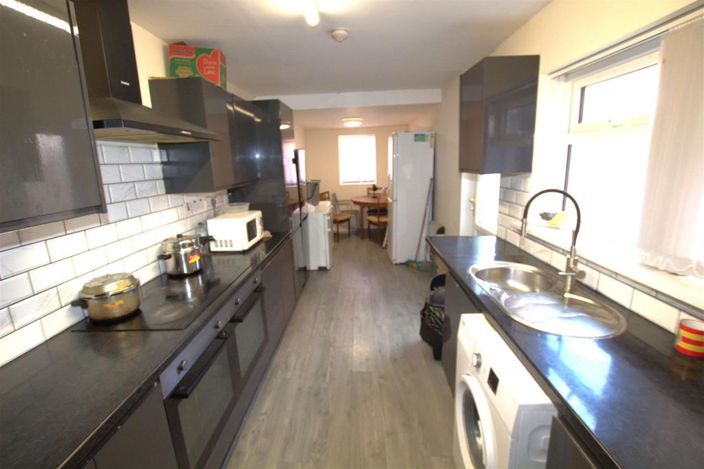 Property photo 3 of 13 Kitch 3.Jpg