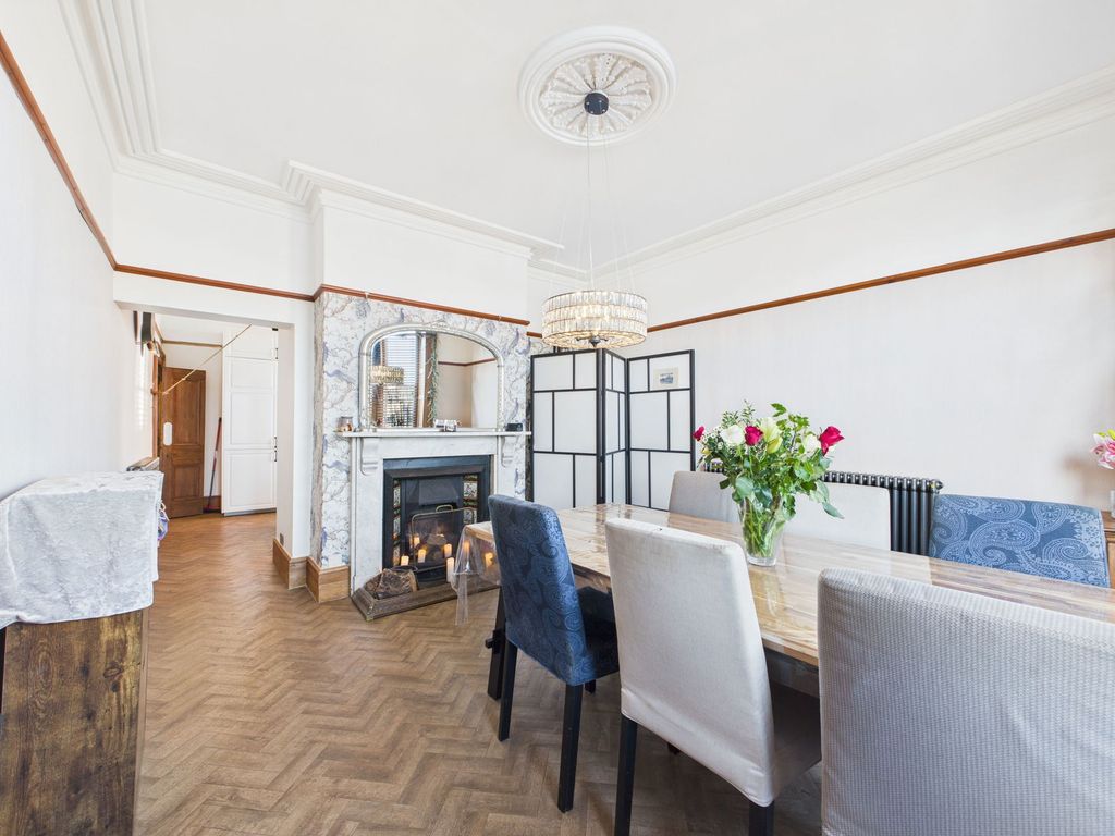 Property photo 3 of 33