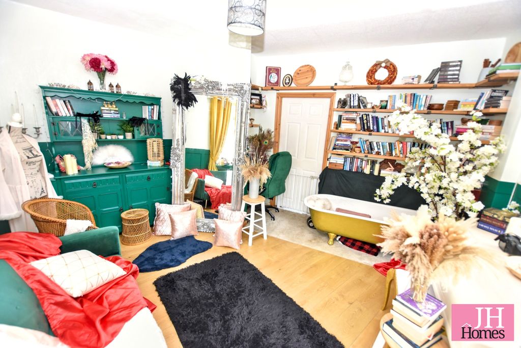 Property photo 3 of 20