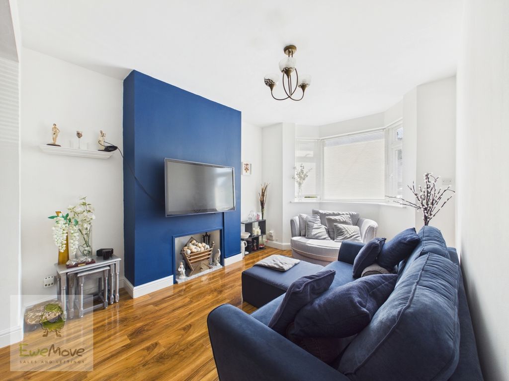 Property photo 1 of 17 Living Dining Room