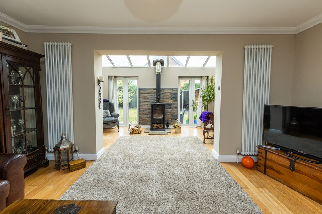 Property photo 2 of 32 Image00024