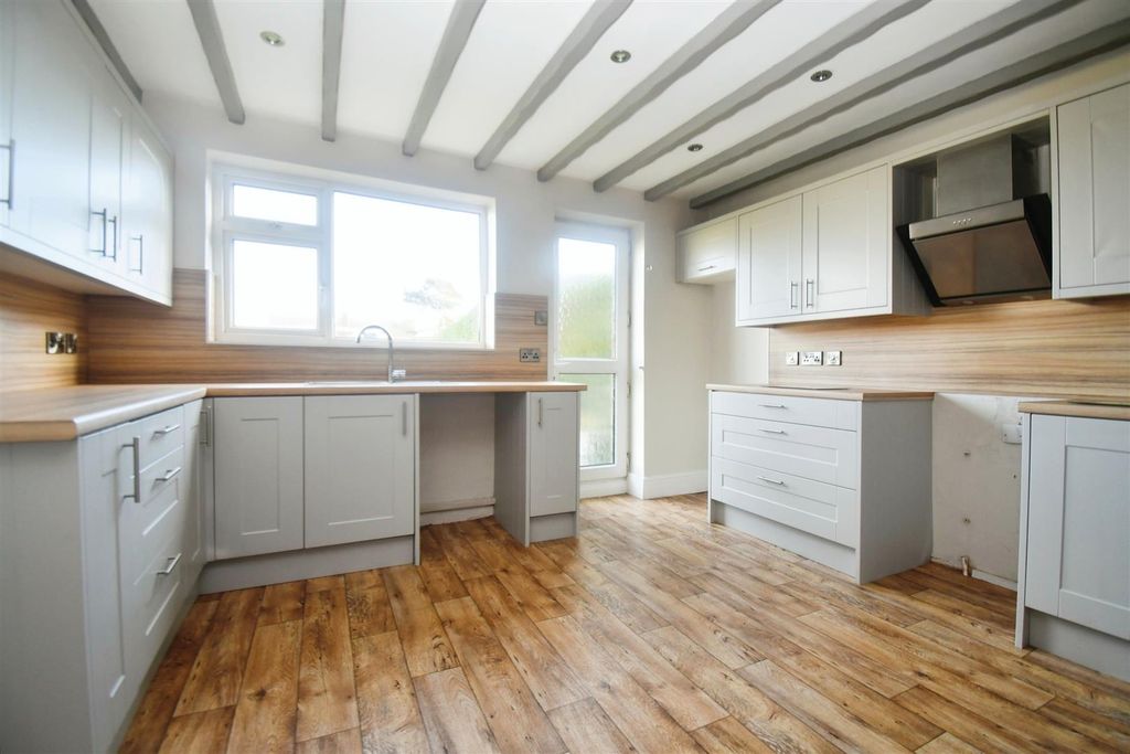 Property photo 2 of 34 Kitchen