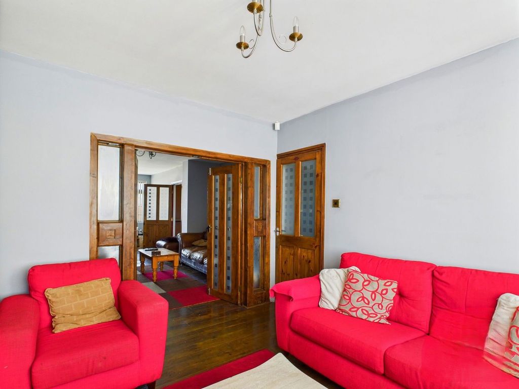 Property photo 2 of 18